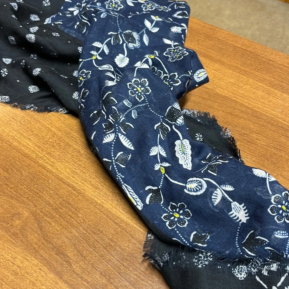 NWOT Gap Thin Scarf🧣black, navy, white, and yellow - Picture 1 of 3